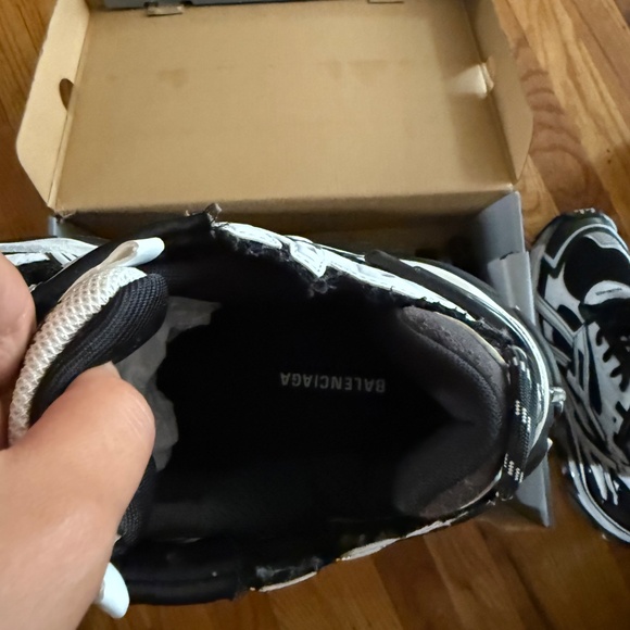 Balenciaga Runner Sneaker 'Black White' size 11 - Picture 4 of 6